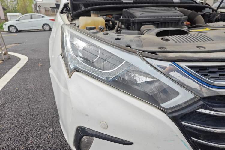 Used BYD Qin New Energy 2017 1.5T Luxury Model Right Front Headlight