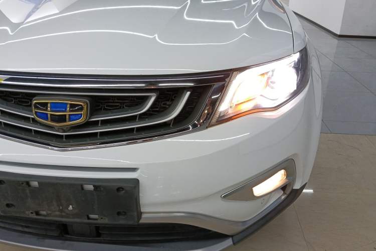 Used Geely Auto Emgrand X7 Sport 2016 1.8TD Automatic ZhiZun Version Left Front Headlight