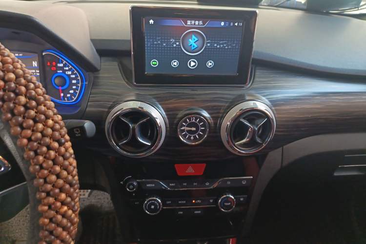 Used BAIC New Energy EX 2018 EX360 Trendy Edition Audio And AC Panel