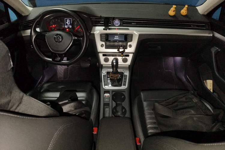 Used Volkswagen Magotan 2017 330TSI DSG Comfort Model Center Console