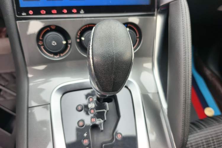 Used Peugeot 3008 2018 2.0L Automatic Classic Edition Gear Lever