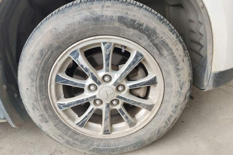 Used Mitsubishi ASX 2013 2.0L CVT Two-Wheel Drive Tech Edition Right Front Wheel Hub