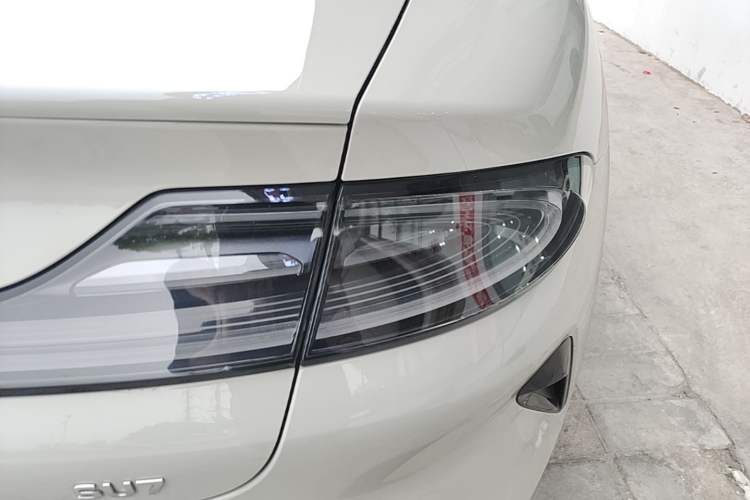 Used Xiaomi Auto SU7 2024 Rear-Drive Long-Range Intelligent Driving Version
