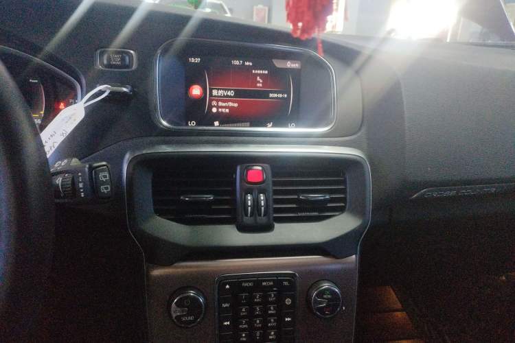 Used Volvo V40 2017 Cross Country T3 Zhiya Edition Audio And AC Panel