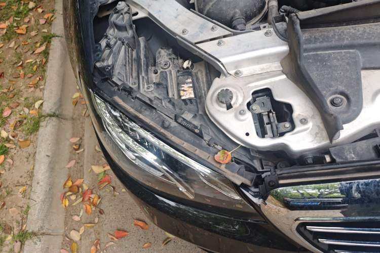 Used Mercedes-Benz E-Class 2018 Restyled E 300 L Sport Luxury Edition Right Front Headlight