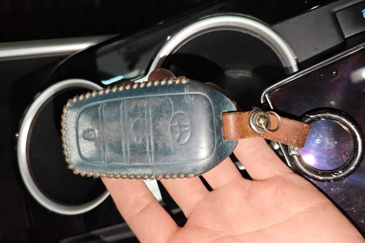 Used Toyota Highlander 2022 Dual-Engine 2.5L Four-Wheel Drive Prestige Version 7 Seats Vehicle Key