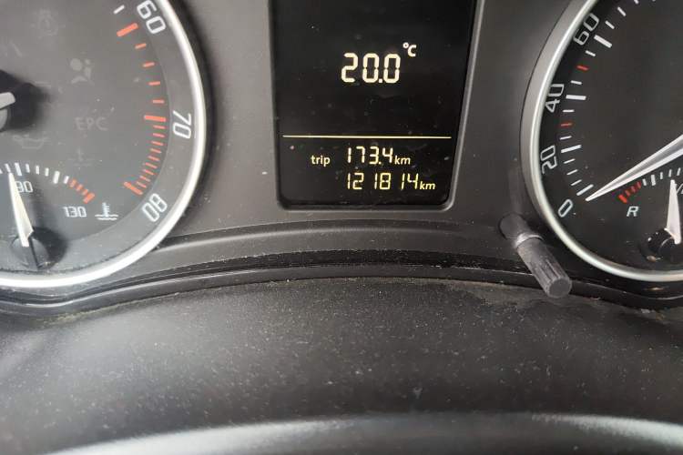 Used Skoda Octavia 2013 1.6L Automatic Yijun Edition Odometer Close Up