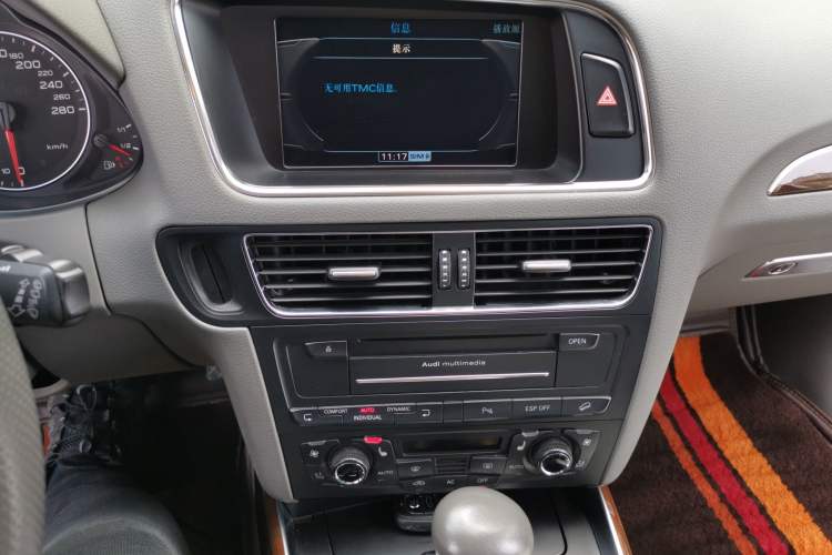 Used Audi Q5 2010 2.0TFSI Off-Road Version Audio And AC Panel