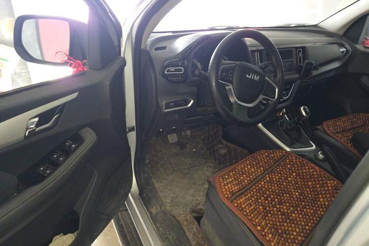 Used Isuzu JLM 2023 2.5T Diesel Manual 4x4 Chima Long-Wheelbase Version Driver Seat