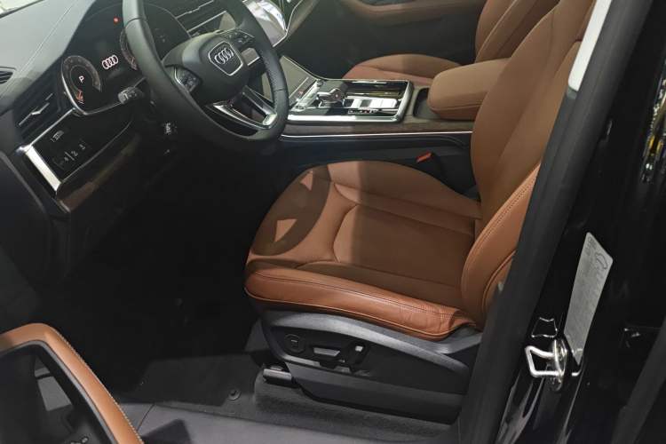 Used Audi Q7 2025 45 TFSI quattro S line Black Warrior Edition
