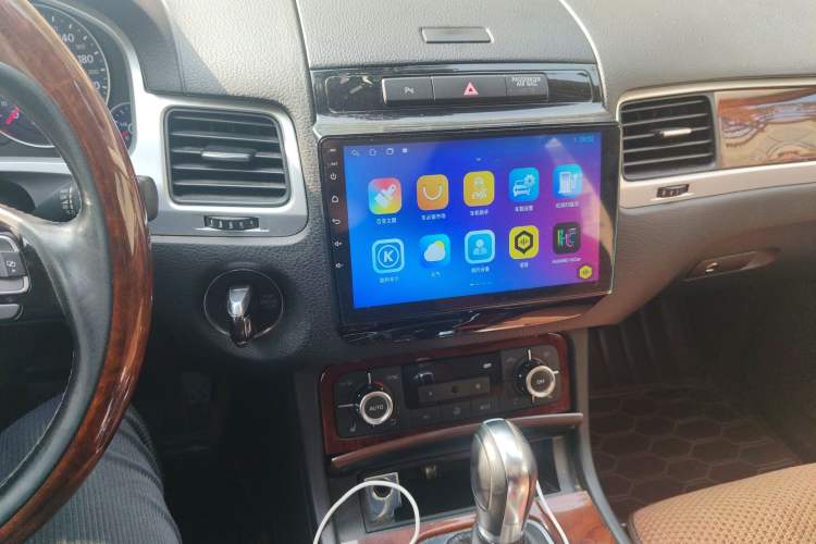 Used Volkswagen Touareg 2011 3.0 TDI Diesel Comfort Version Audio And AC Panel