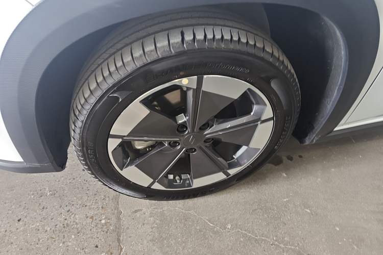 Used Livan Livan 7 2024 605 km Glory Edition