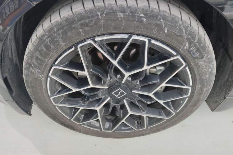 Used Zeekr 001 2024 WE Edition 95 kWh All-Wheel Drive Left Front Wheel Hub