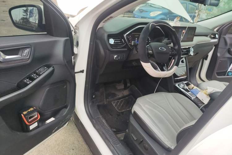 Used Ford Escape 2020 EcoBoost 245 Two-Wheel-Drive Titanium Edition Driver Seat