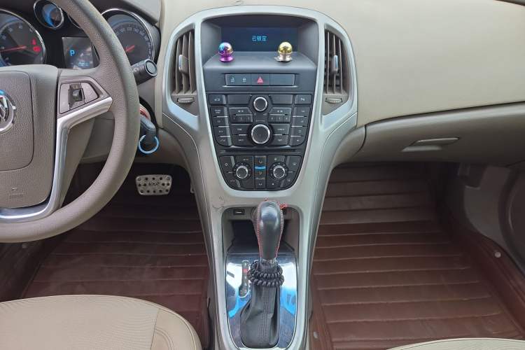 Used Buick GT 2013 GT 1.6L Automatic Fashion Edition Audio And AC Panel