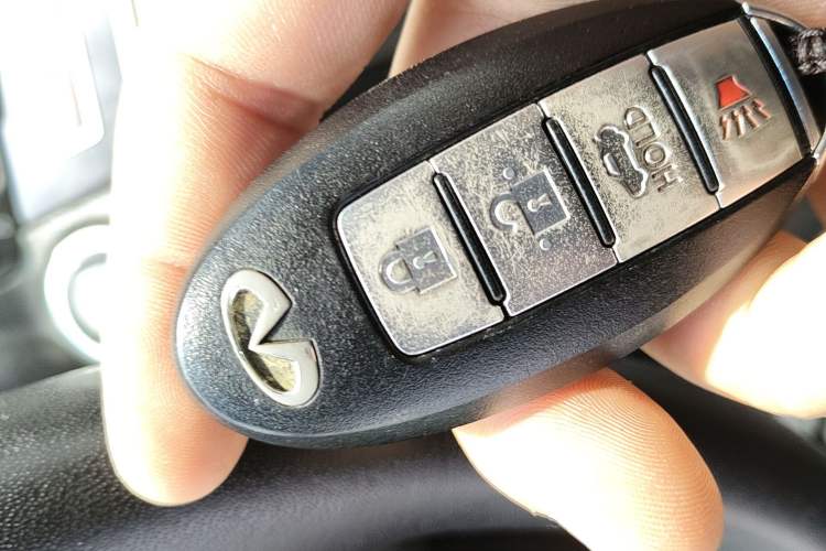 Used Infiniti M Series 2012 M25L Elegance Edition
