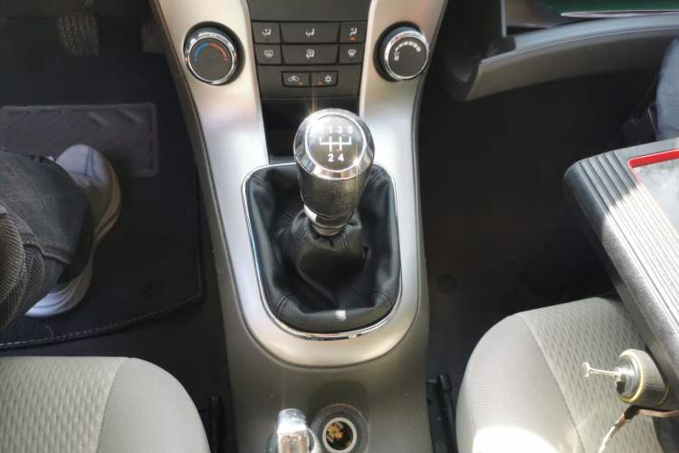 Used Chevrolet Cruze 2015 1.5L Classic SL MT Gear Lever