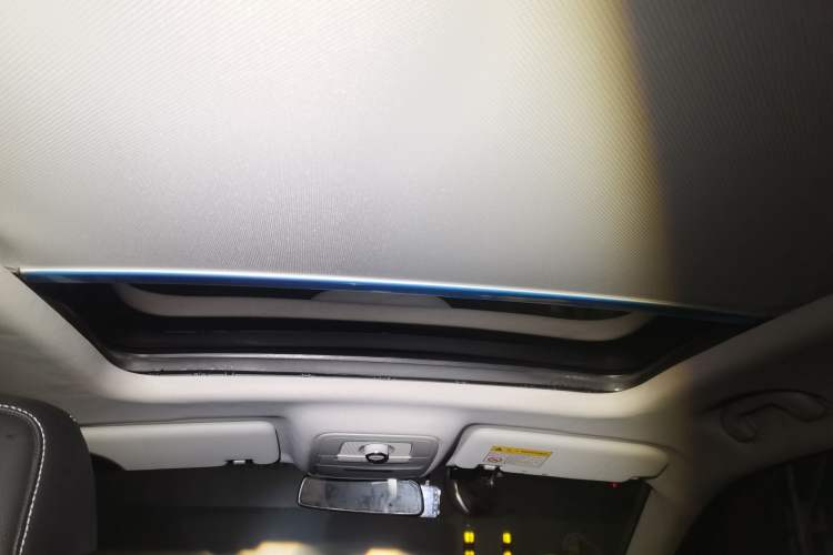 Used Roewe RX5 2018 20T Two-Wheel Drive Manual Internet Smart Edition
