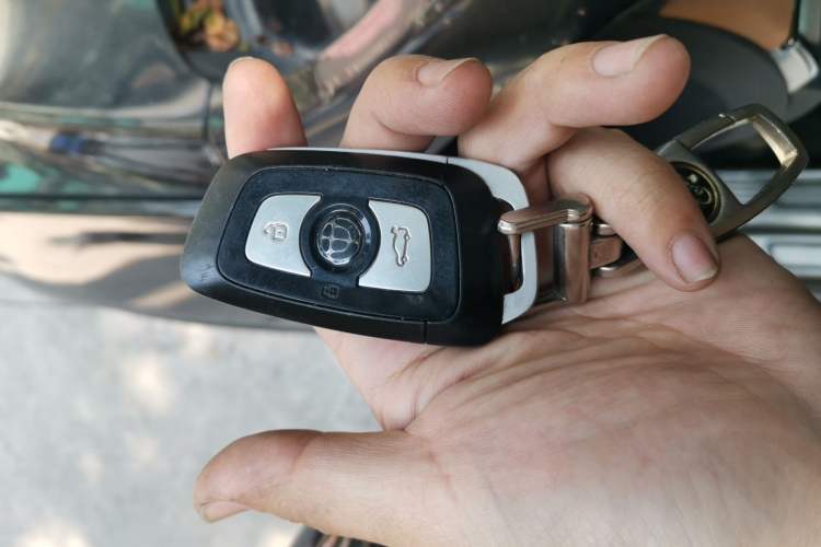 Used Brilliance V7 2018 280T DCT Luxury Model 5 Seats Vehicle Key