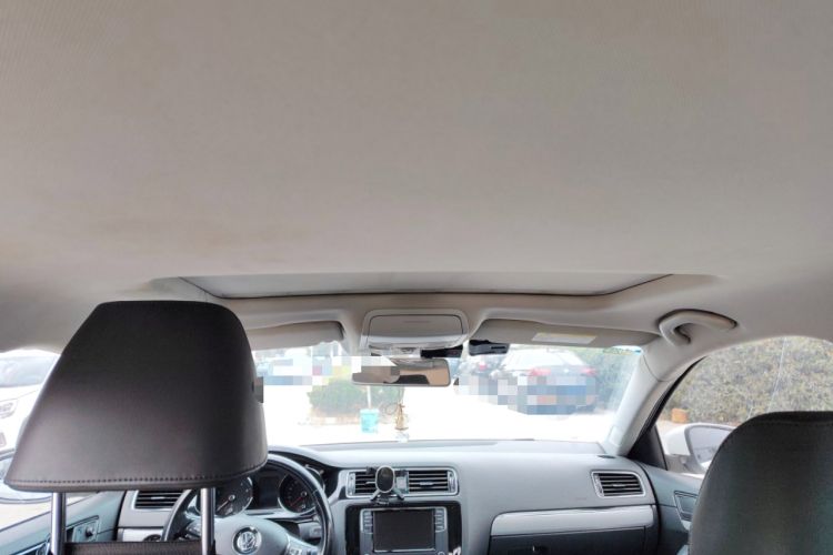 Used Volkswagen Sagitar 2017 230TSI Automatic Comfort Version
