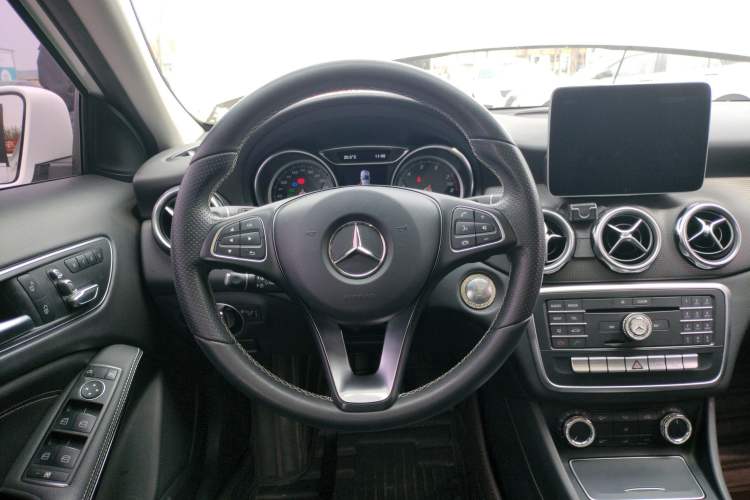 Used Mercedes-Benz GLA 2017 GLA 200 Sport Edition Steering Wheel