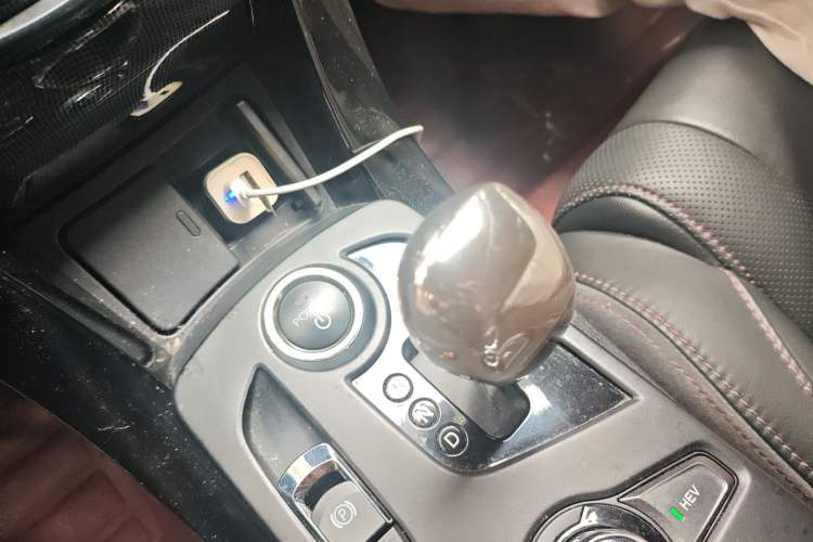 Used BYD Qin New Energy 2014 1.5T Flagship Model Gear Lever