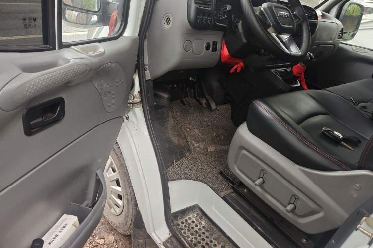 Used JMC Transit 2017 2.8T Commercial Version Short Wheelbase Mid-Roof 6/7/8-Seater JX493 Driver Seat