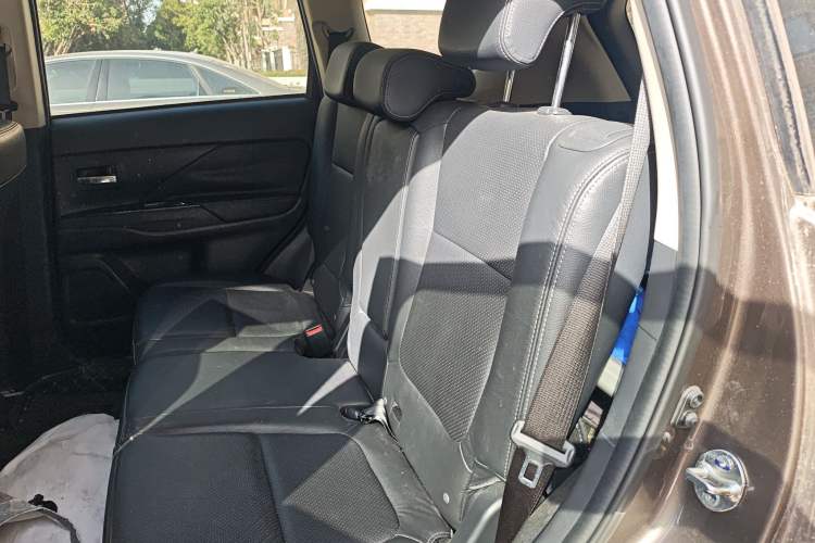 Used Mitsubishi Outlander 2018 2.4L 4x4 Elite Edition 5 Seats Left Rear Seat