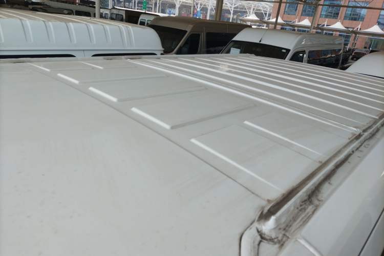 Used SAIC MAXUS Xintu V80 2024 Aotong Value Edition 6AMT Short Wheelbase Ultra-Low Roof 127 Ps 5/6 Seats
