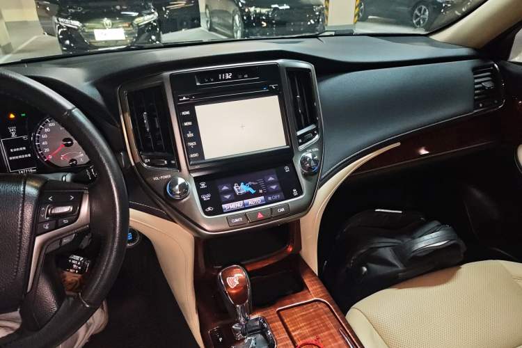 Used Toyota Crown 2015 2.0T Fashion Edition Audio And AC Panel