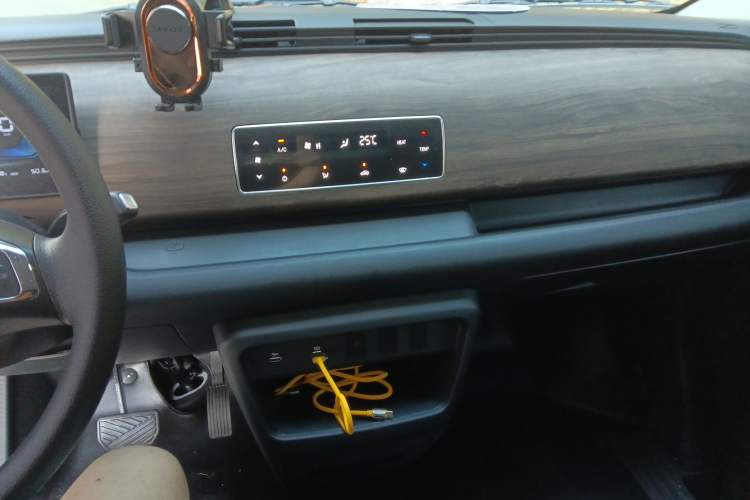 Used Ruichi EC75 2025 Model Passenger Vehicle Smart Driving Edition Pioneer I 41.5 kWh
