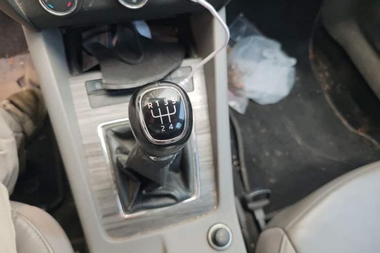 Used Skoda Octavia 2015 1.6L Manual Yijun Edition Gear Lever