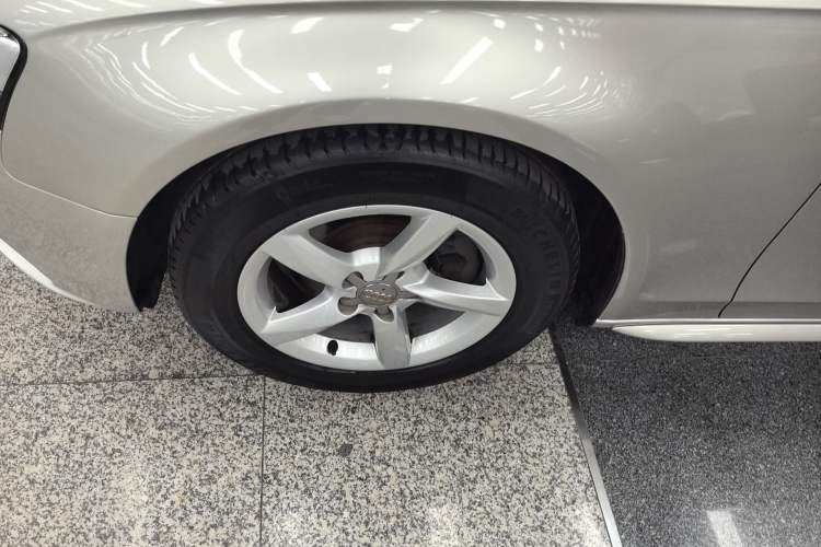 Used Audi A4L 2015 30 TFSI Automatic Comfort Model Left Front Wheel Hub