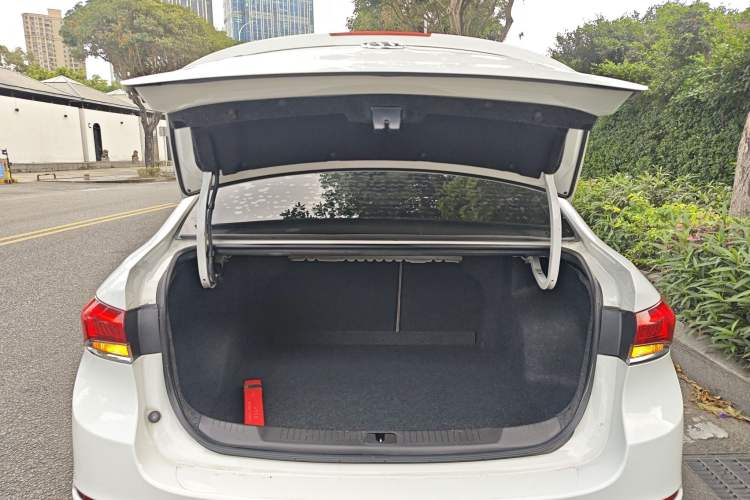 Used Buick GT 2018 15T Manual Elite Version China V Standard Trunk