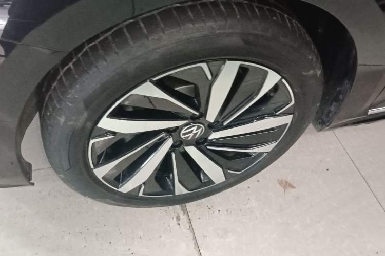 Used Volkswagen Passat 2023 Revised 330TSI Elite Edition Left Front Wheel Hub