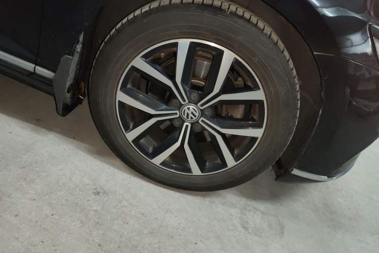 Used Volkswagen Magotan 2020 330TSI DSG Leading Model Right Front Wheel Hub