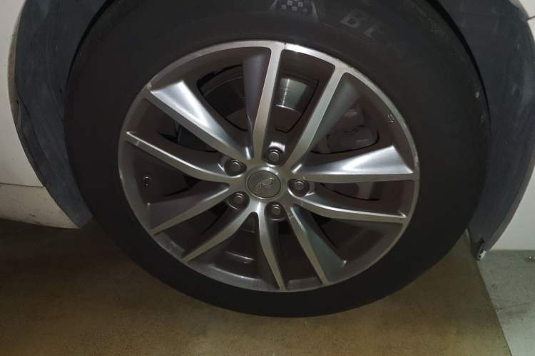 Used Infiniti Q50L 2015 2.0T Comfort Edition Right Front Wheel Hub