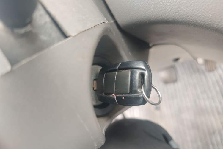 Used Dongfeng Shuaike 2013 Facelift 1.5L Manual Comfort 7-Seater China V Standard
