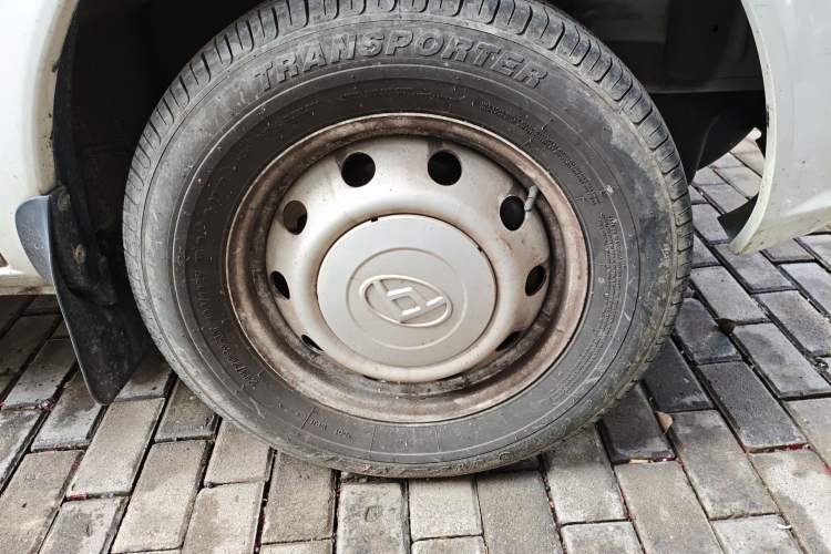 Used SAIC MAXUS Xintu V80 2023 2.0T AMT Classic Aoyuntong Short Wheelbase Ultra-Low Roof 5/6-Seater