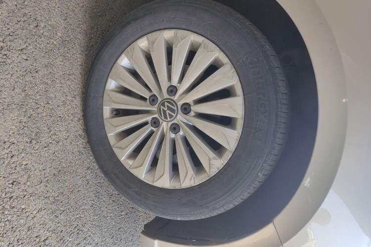 Used Volkswagen Lavida 2021 1.5L Automatic Comfort Edition Right Front Wheel Hub