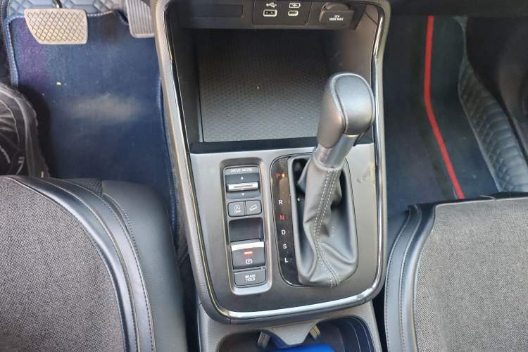 Used Honda Breeze 2023 240TURBO Two-Wheel-Drive Luxury Edition 5 Seats Gear Lever