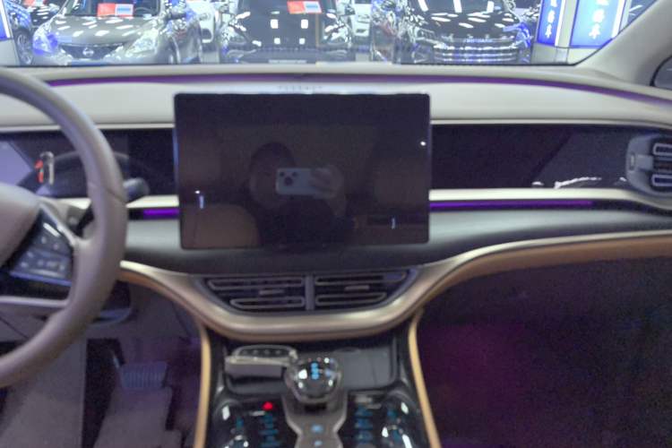 Used Denza D9 2022 DM-i 970 Four-Wheel Drive Flagship Model
