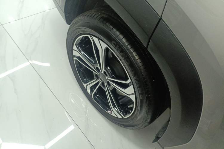 Used Geely Galaxy L7 2025 EM-i 115km Exploration Edition Right Rear Wheel Hub
