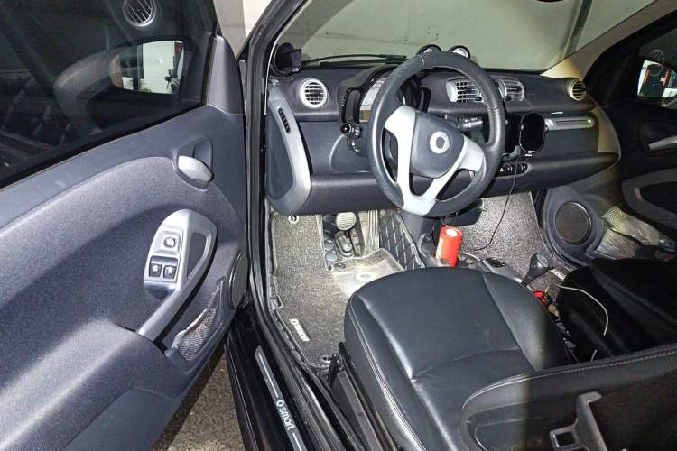 Used smart fortwo 2013 1.0T Hardtop Passion Edition Driver Seat