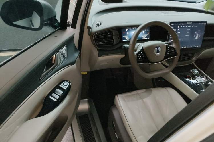 Used Denza D9 2022 DM-i 970 Four-Wheel Drive Prestige Model