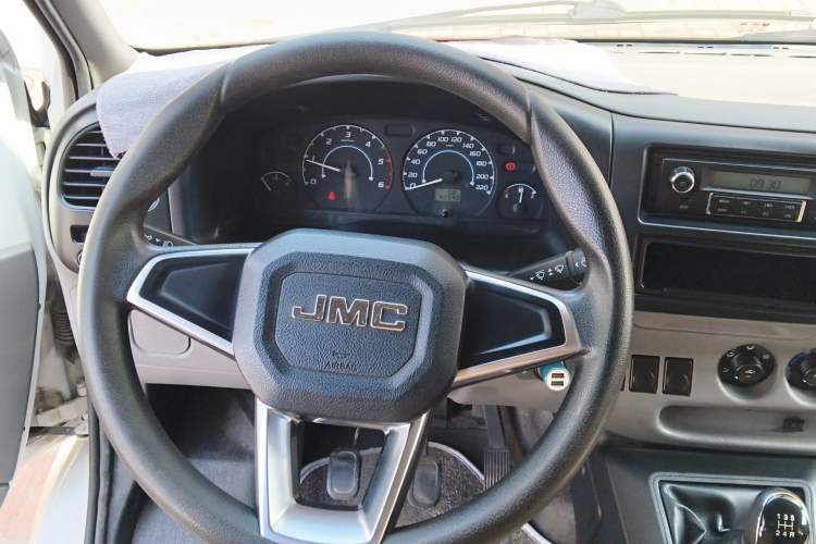 Used JMC Transit 2017 2.8T Commercial Version Short Wheelbase Mid-Roof 6/7/8-Seater JX493