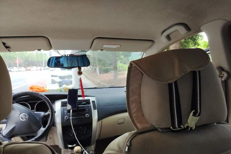 Used Nissan Livina 2013 1.6XE Manual Comfort Edition Headliner