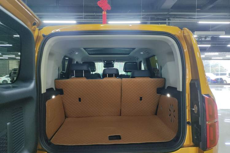 Used Formula Leopard Leopard 5 2023 Navigator Edition
