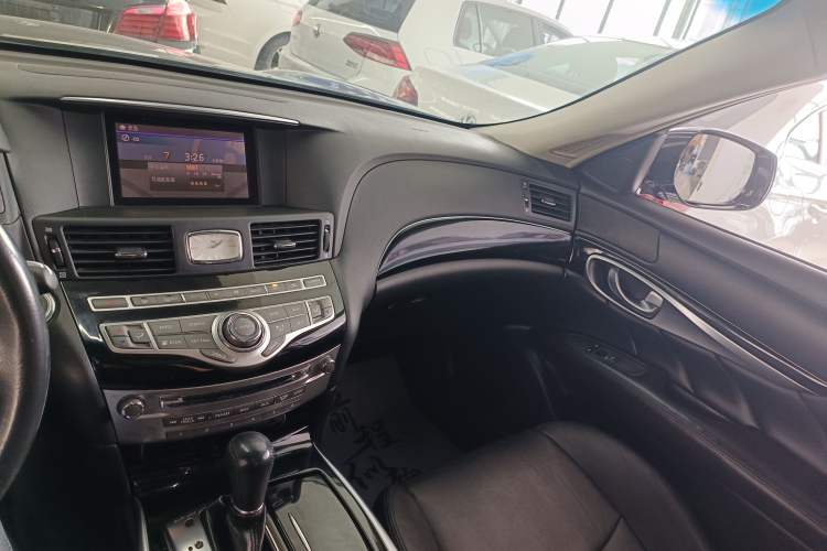Used Infiniti Q70 2015 Q70L 2.5L Elite Edition Audio And AC Panel