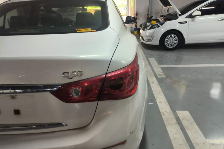 Used Infiniti Q50 2014 2.0T Comfort Edition
